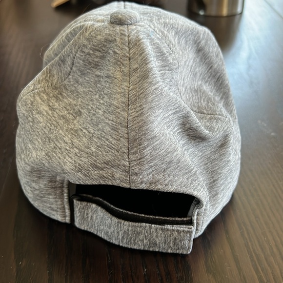 Under Armour athletic hat - Picture 3 of 7